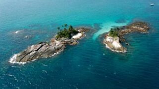 As Ilhas Botinas estão situadas na baía da Ilha Grande