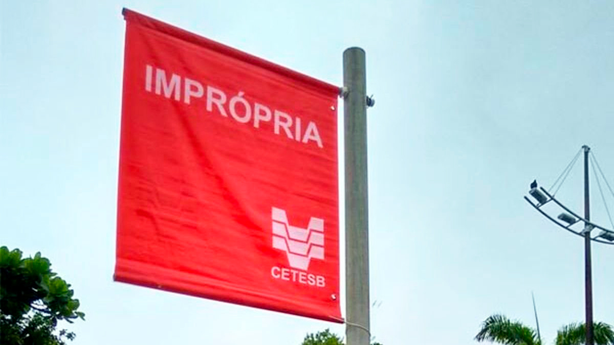 A bandeia vermelha significa que o banho de mar deve ser evitado no local