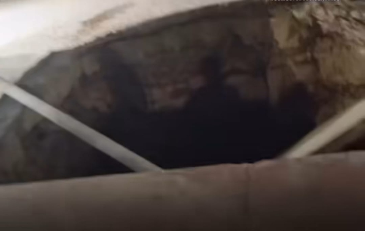 Cratera abriu na orla da Praia do Gonzaguinha, em São Vicente