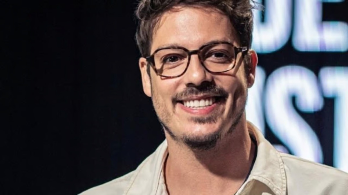 Comediante Fábio Porchat se apresenta em Santos em abril
