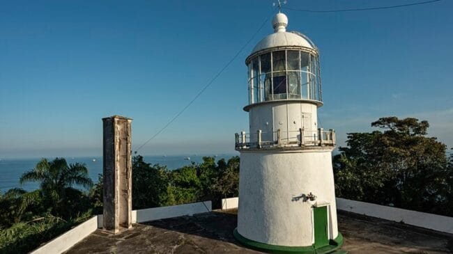 O Farol de Moela tem um alcance luminoso superior a 30 quilômetros