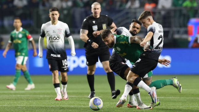 Levando apenas decisões ou mata-mata como parâmetro, os clubes se enfrentaram em 22 oportunidades