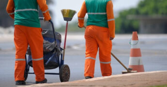 Milionária chinesa trabalha há 25 anos como gari