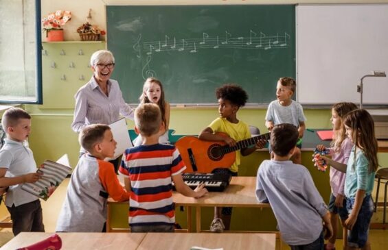 Músicas com conteúdo pornográfico, violento e de apologia às drogas podem estar com dias contados em escolas municipais