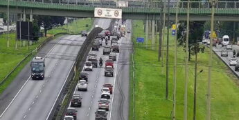 Sistema Anchieta-Imigrantes apresenta tráfego pesado no caminho em ambos os sentidos, segundo boletim da Ecovias