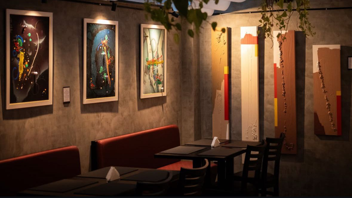 A mostra, aberta ao público a partir de 11 de março, apresenta 24 obras do artista e curador Ale de Paula / Reprodução/Instagram Dona Santa