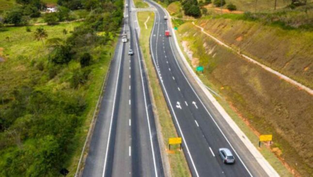 Foram três tipos de combustíveis. São eles: diesel comum, S-10, gasolina e etanol