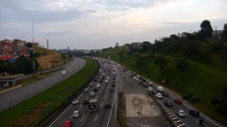 Na Rodovia dos Imigrantes os motoristas enfrentam lentidão sentido São Paulo