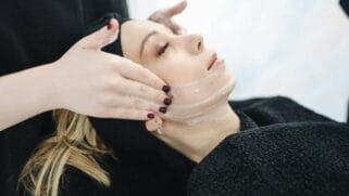 A Dra. Erika Kugler, especialista em harmonização facial explica detalhes importantes