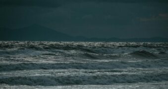 Tempestade alarmante, segundo a Defesa Civil, se aproxima de SP e do litoral