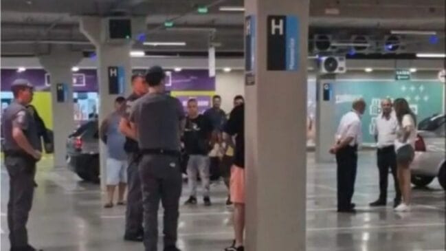 Motorista se escondeu dentro do carro até a Polícia Militar