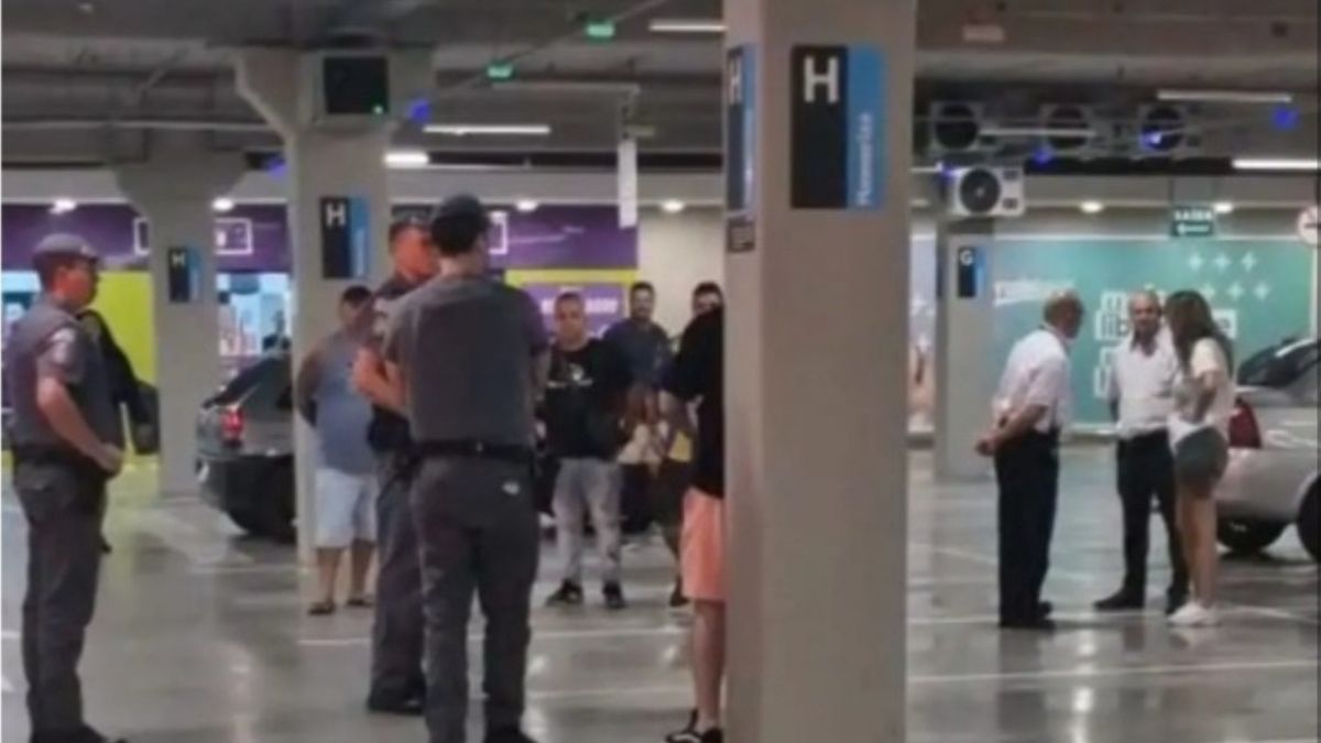 Motorista se escondeu dentro do carro até a Polícia Militar