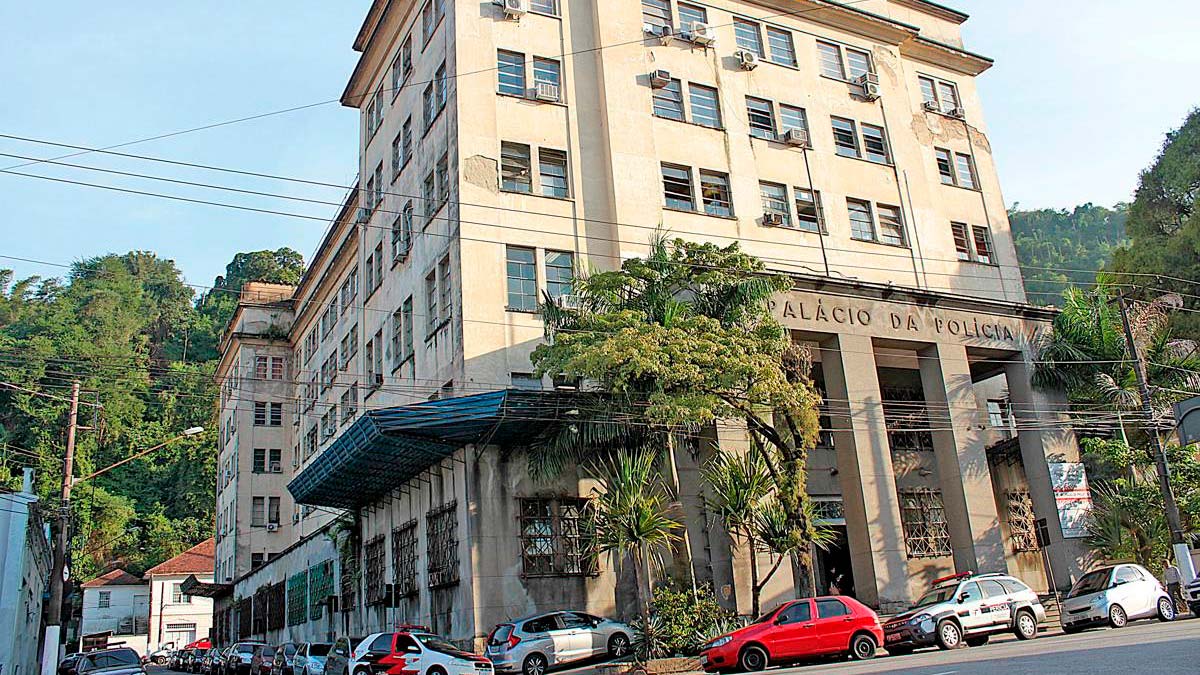 No primeiro momento, todos os 200 detidos foram levados ao Palácio da Polícia, na Avenida São Francisco