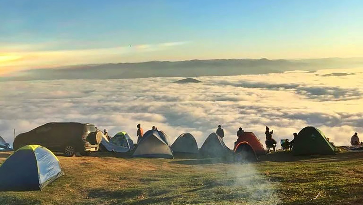 O local possui camping e "Glamping", termo recente que define o tipo de hospedagem que alia o conforto do hotel com o contato com a natureza / Divulgação
