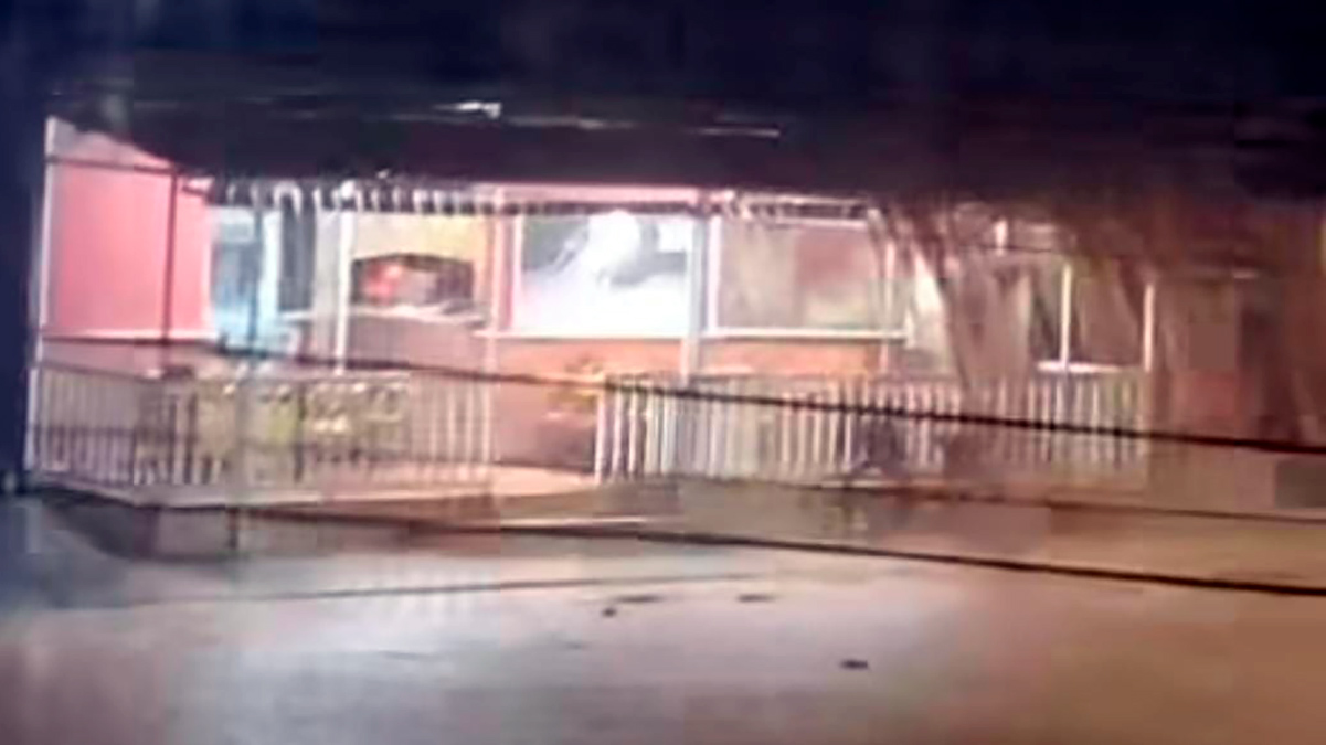 As famílias que estavam na área de risco foram resgatadas por uma ação da Polícia Militar e do Corpo de Bombeiros