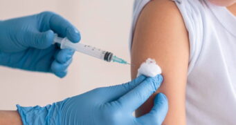 A tuberculose afeta os pulmões e pode provocar tosse seca ou produtiva, com duração de três semanas ou mais