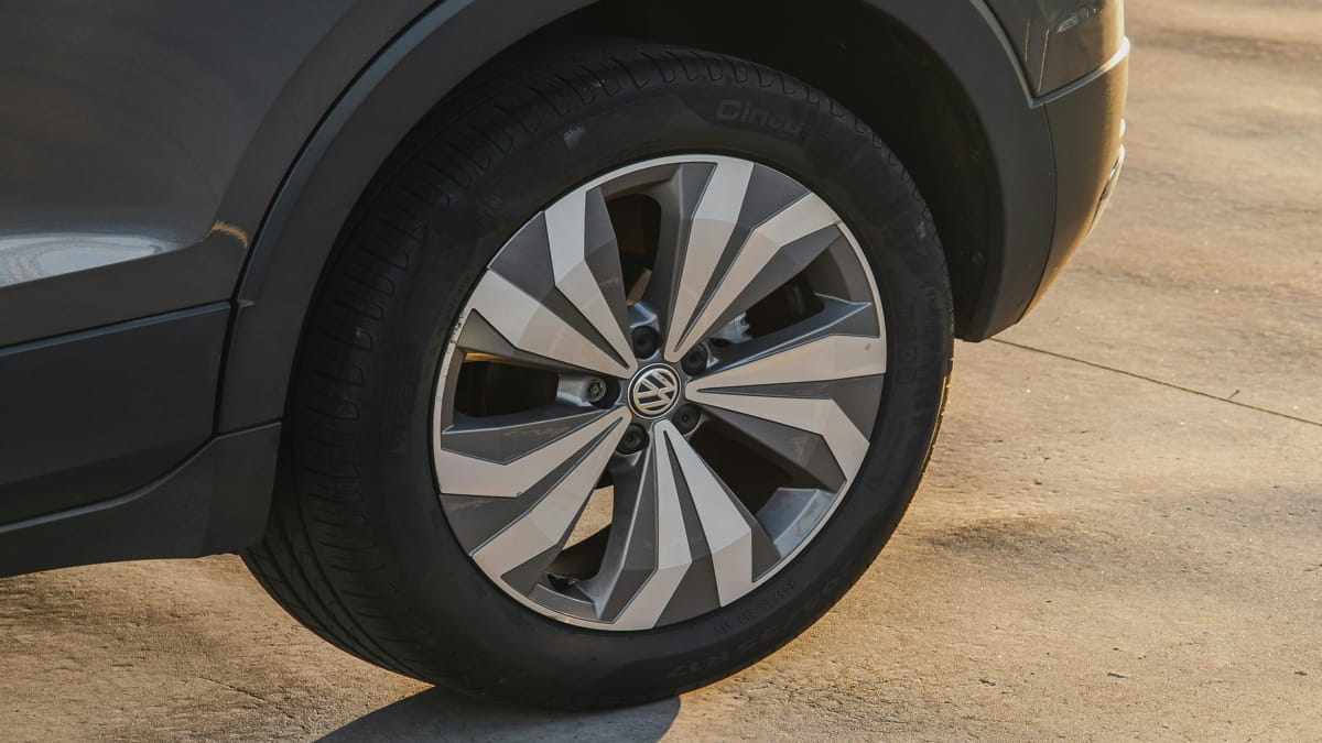 Cerca de 2 mil calotas são recolhidas por mês ao longo da rodovia