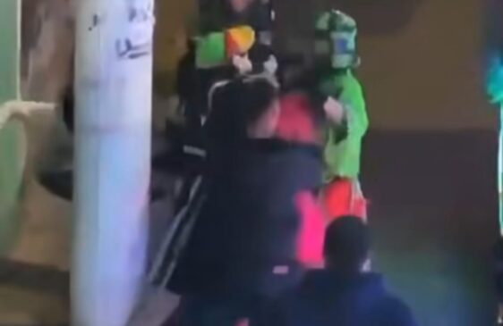 Mulher foi retirada da carreta por estar com bebida alcóolica e agrediu um dos personagens