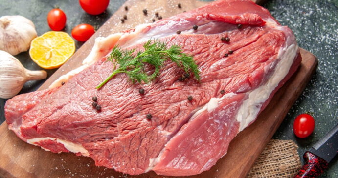 Na Sexta-feira Santa, católicos evitam comer carne vermelha ou frango, em respeito a Jesus, que foi morto e crucificado