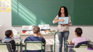 O pagamento é referente ao desempenho das escolas estaduais no Sistema de Avaliação de Rendimento Escolar do Estado de São Paulo (Saresp) em 2024