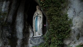 A história do chocolate Ferrero Rocher tem ligação direta com a devoção à Nossa Senhora de Lourdes