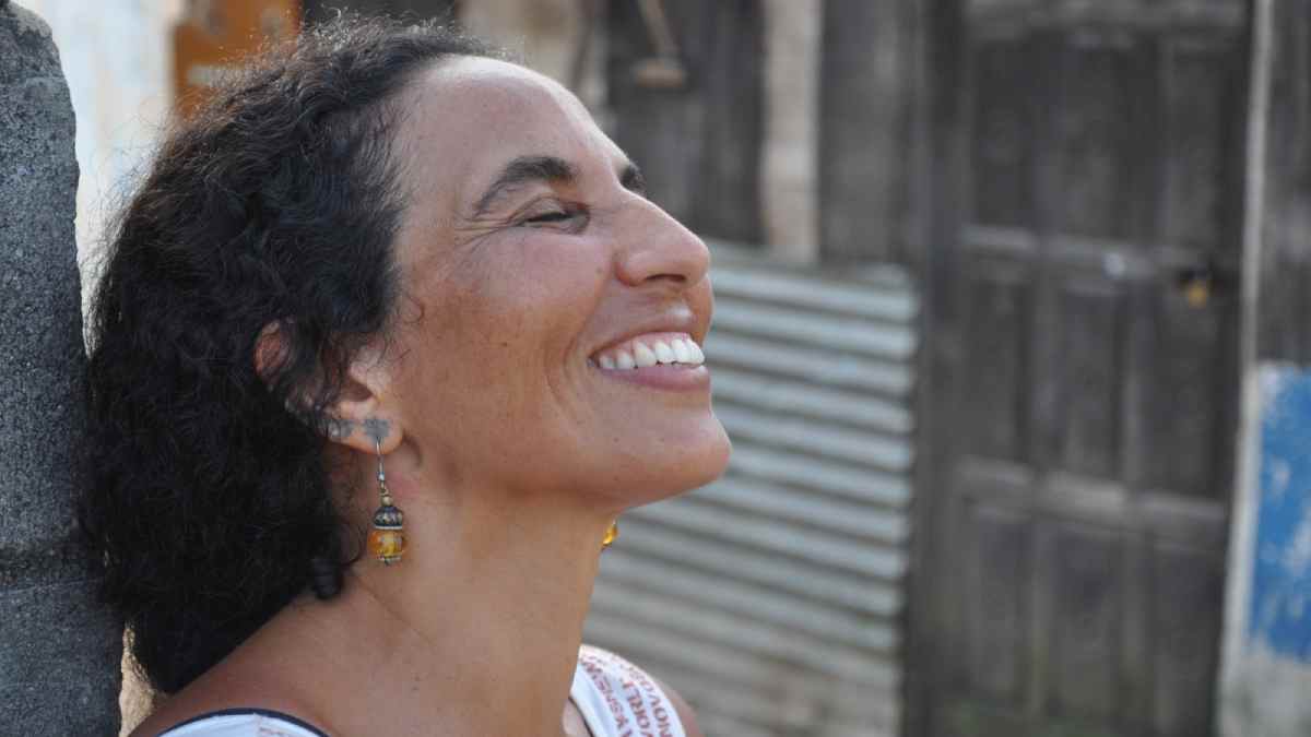 O início de seu trabalho no jornalismo foi fundamental para que ela apurasse melhor o olhar