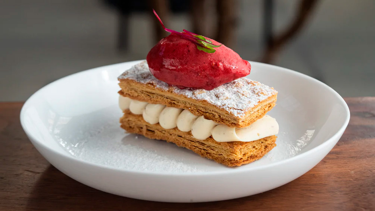 Divulgação - Na parte dos doces, os campeões de venda são mil folhas, sonho, éclair de chocolate, torta de limão e profiteroles