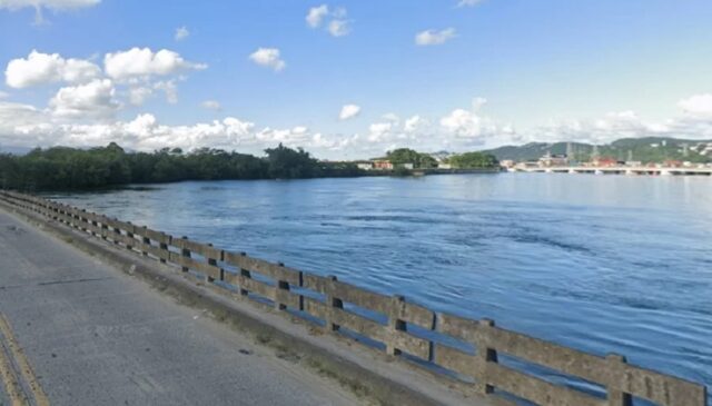 Ponte sobre o Rio Casqueiro, que liga Santos a Cubatão, foi interditada em março deste ano
