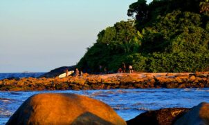 Famosa por ter sido cenário da novela Mulheres de Areia (anos 1970), a Praia dos Pescadores é um dos símbolos de Itanhaém