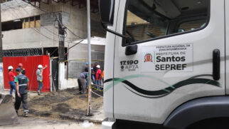 Há informações que o solo do piso das calçadas no entorno do prédio em construção continuam instáveis