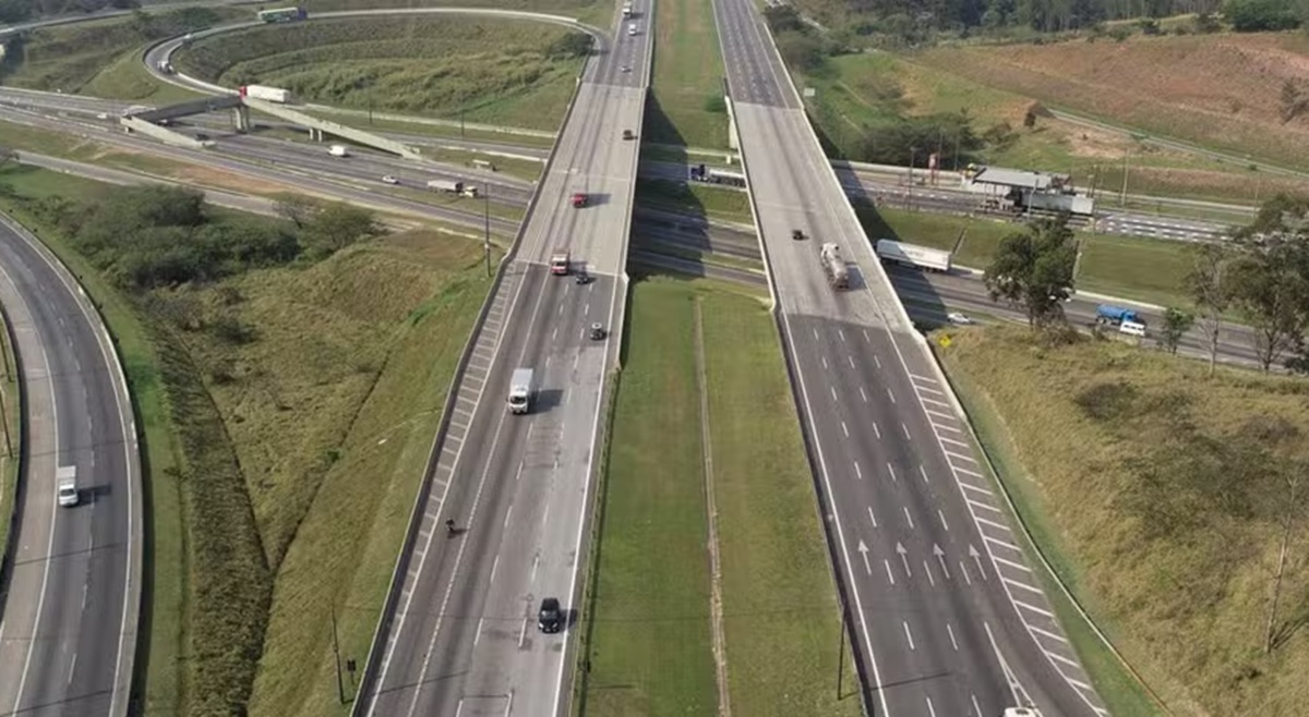 Rodovia Raposo Tavares (SP-270), entre Cotia e São Paulo