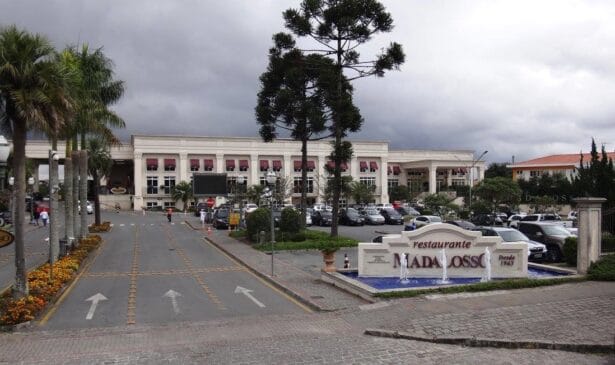 O famoso e icônico restaurante Família Madalosso, em Curitiba
