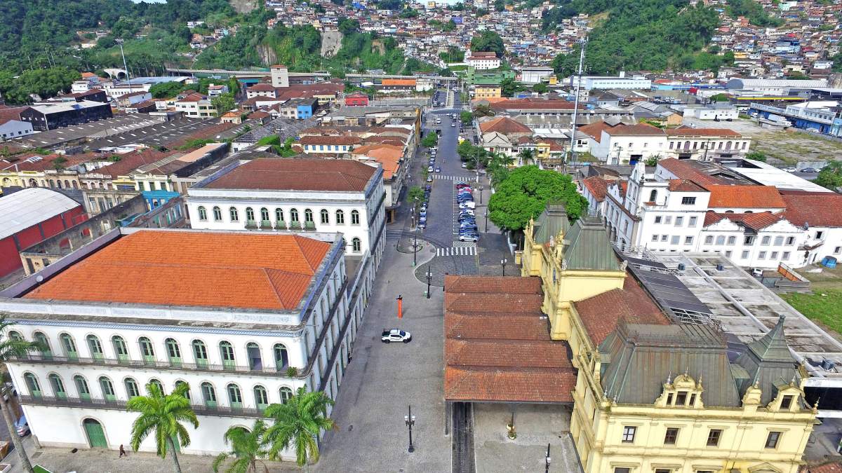 A cidade tem se destacado em iluminação pública inteligente/ Nair Bueno/DL