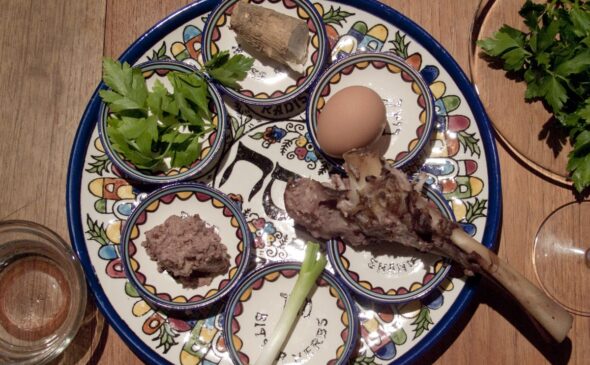 Gastronomia durante a Pessach (Páscoa Judaica), uma das principais celebrações do judaísmo