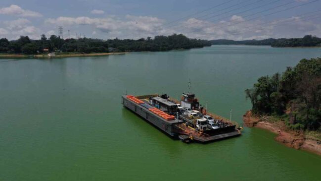 O projeto inclui travessias estratégicas, como Santos-Guarujá