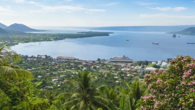 A ilha tem uma história marcada por colonização e conflitos