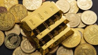 Em média, cada aparelho pode conter cerca de 450 miligramas de ouro de 22 quilates