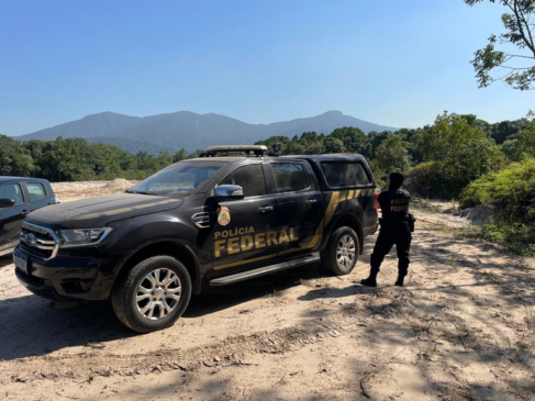 Operação Minério investiga a extração ilegal de areia.