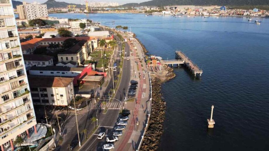 Divulgação/ Ponta da Praia, em Santos, também sofre com o avanço