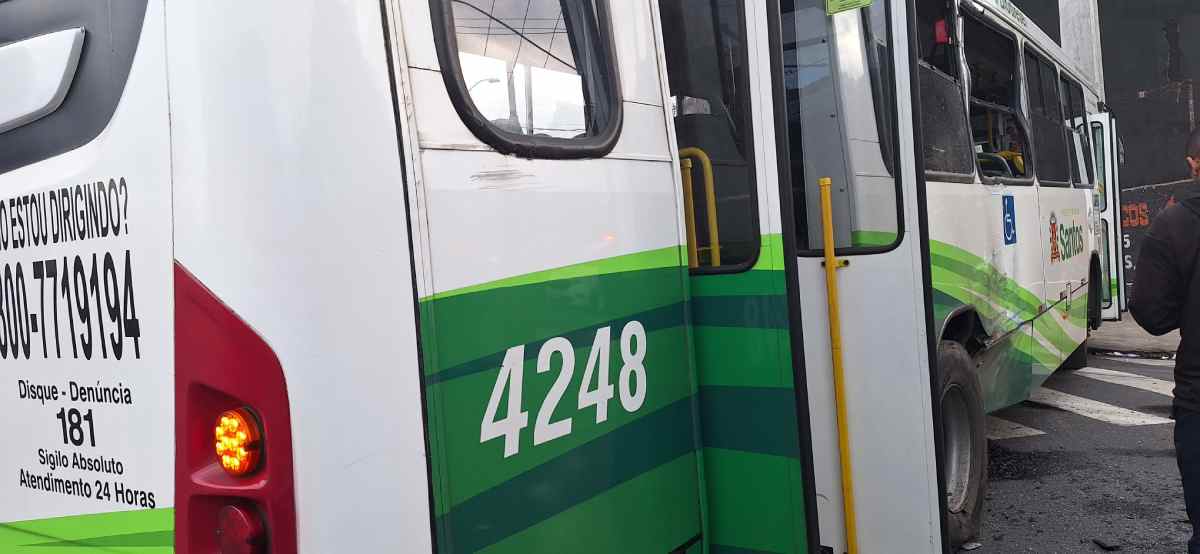 Em suma, a batida foi entre o ônibus da linha municipal 193 e o intermunicipal da linha 968/Isabella Fernandes
