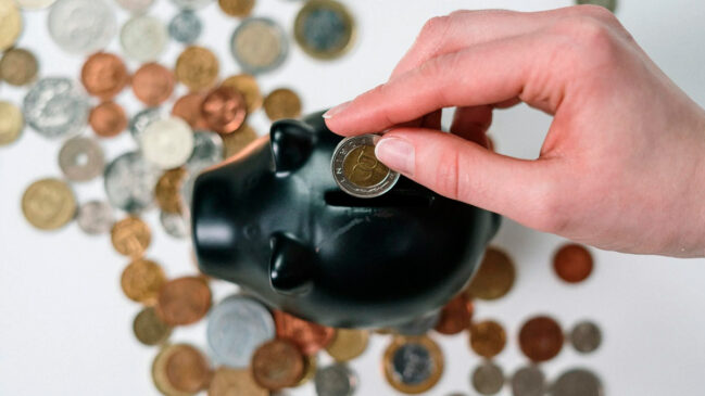 Existem atitudes simples que ajudam a aliviar o peso das contas no fim do mês