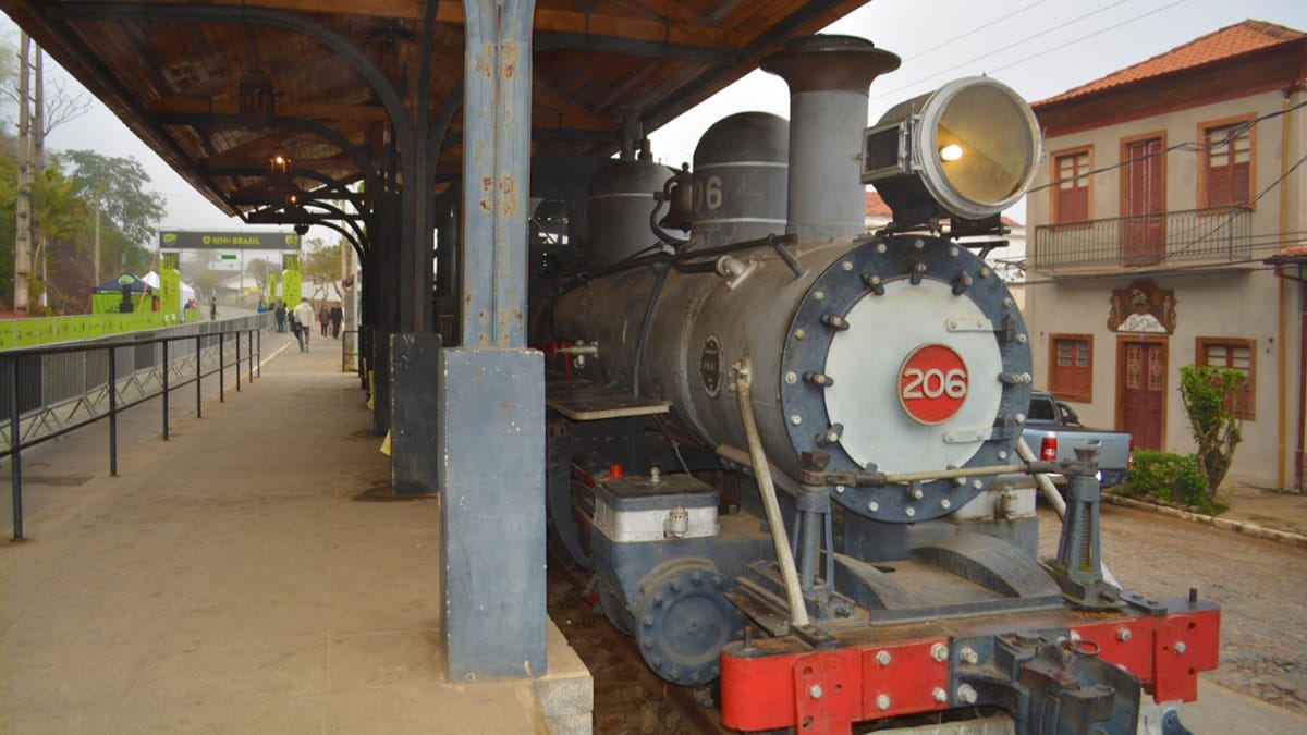 A antiga Locomotiva 206, fabricada no Estados Unidos, chegou ao Brasil na primeira década do século XX / Divulgação