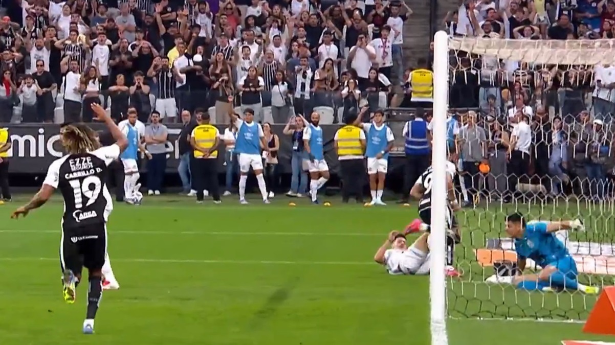 Gol do Corinthians só foi validado após checagem do VAR