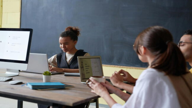 Segundo a nova determinação, não serão mais permitidas aulas totalmente online
