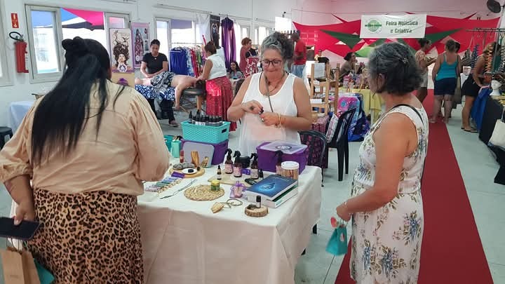 Visitantes vão encontrar artesanato, velas, incensos, cristais, ervas medicinais na feira em Itanhaém