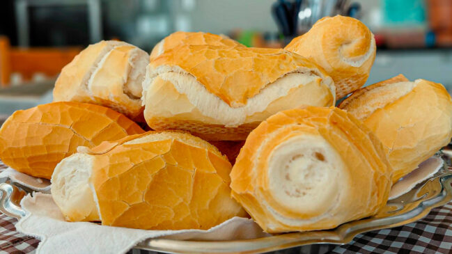 Apesar de o pão ser um alimento tradicional e consumido há milhares de anos, o que se encontra hoje nas prateleiras está muito distante do pão de antigamente.