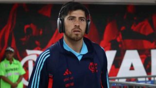 O carro do goleiro argentino e titular da equipe, Agustín Rossi, foi alvejado por quatro tiros
