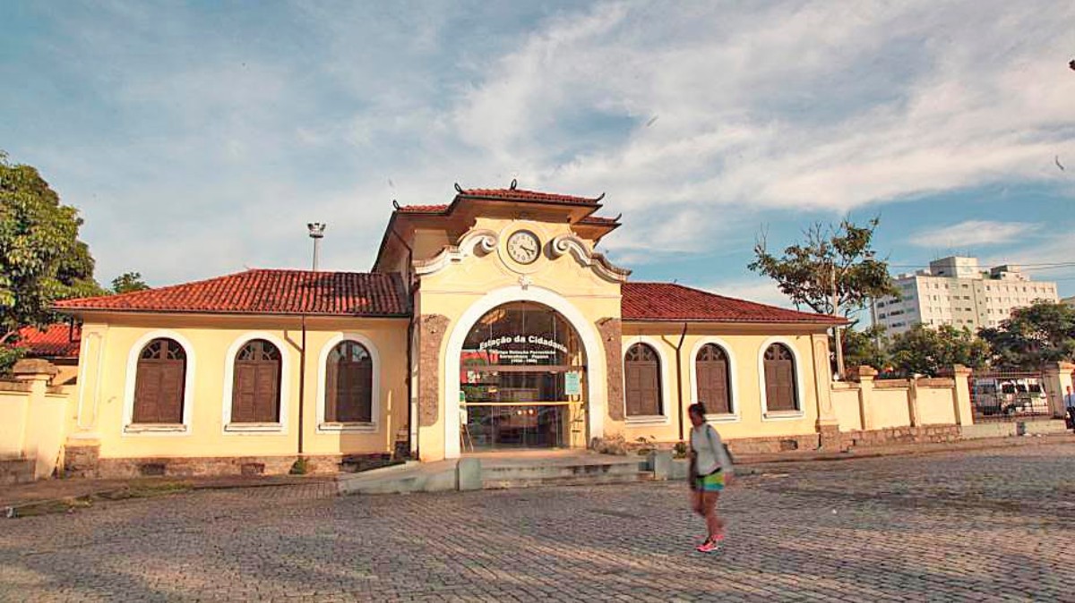 O movimento independente Mães de Maio realiza um ato político na Estação da Cidadania