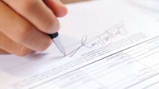 Grafologia explica como um detalhe na assinatura pode mostrar autoconfiança ou insegurança