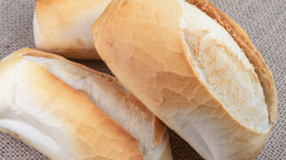 O desperdício de pão é uma realidade frustrante em muitos lares